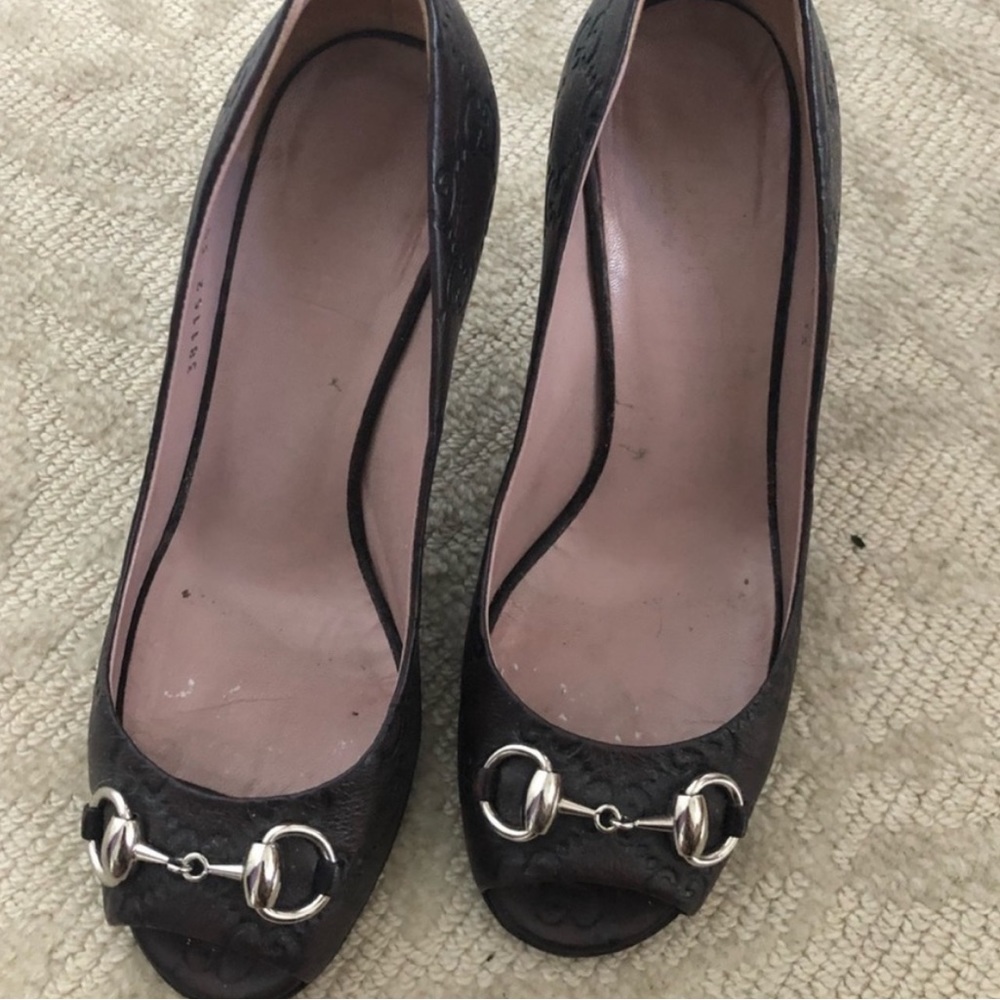 Gucci pumps